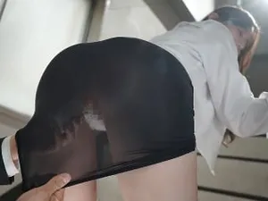 Anh trưởng phòng ngây thơ và em nhân viên xinh đẹp