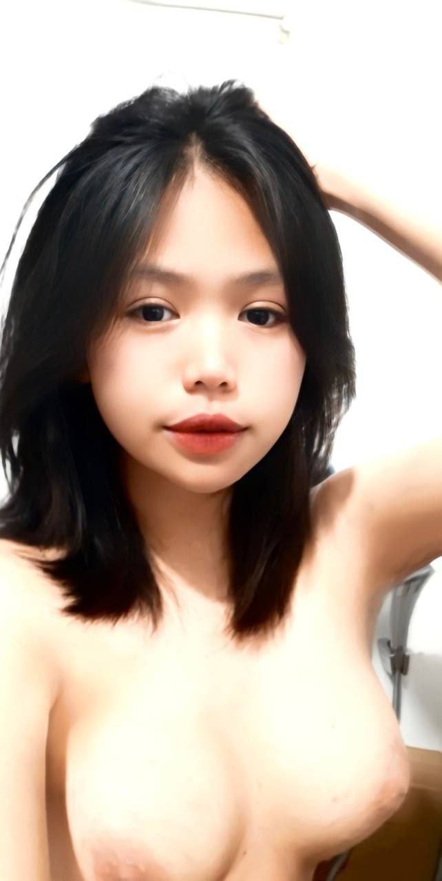 Có chút tò mò! Bạn chưa bao giờ nhìn thấy một cô gái thực sự gầy chỉ nặng hơn 60 pound
