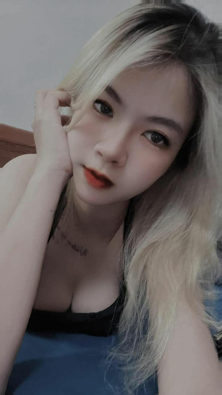Em nữ học sinh chảy nước trước những ngón tay điêu luyện của kẻ biến thái